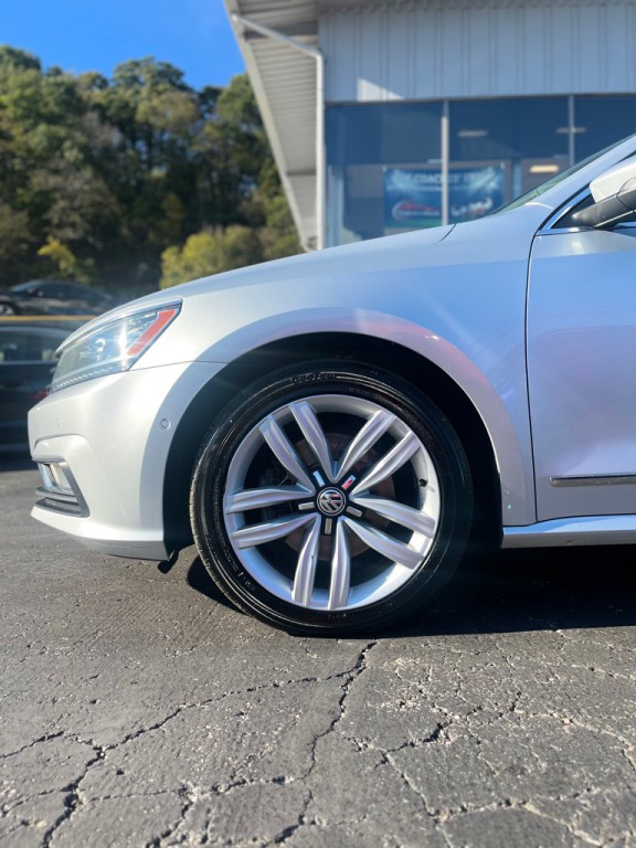 2017 Volkswagen Passat Image 9