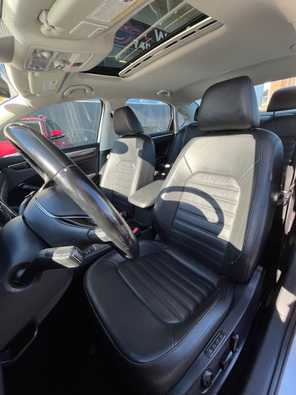 2017 Volkswagen Passat Image 11