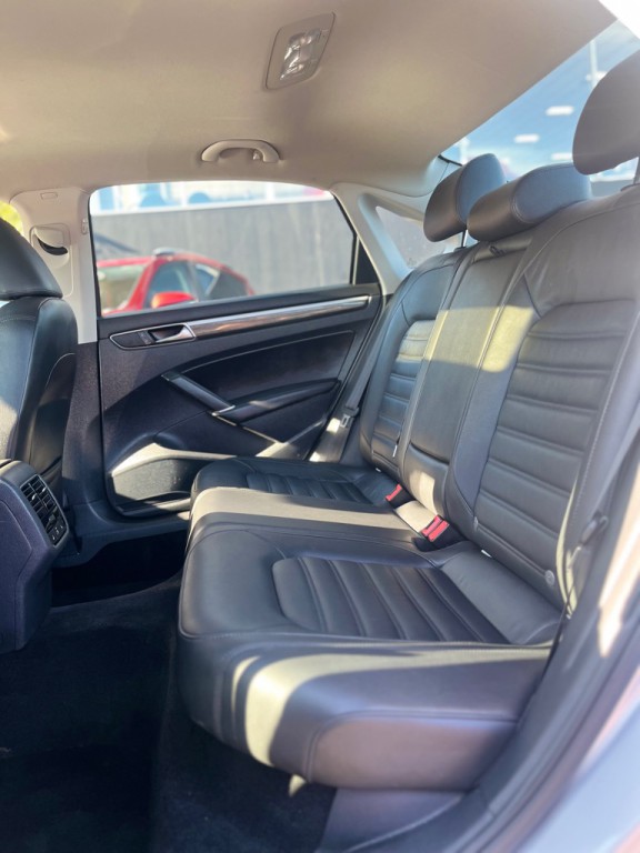 2017 Volkswagen Passat Image 12