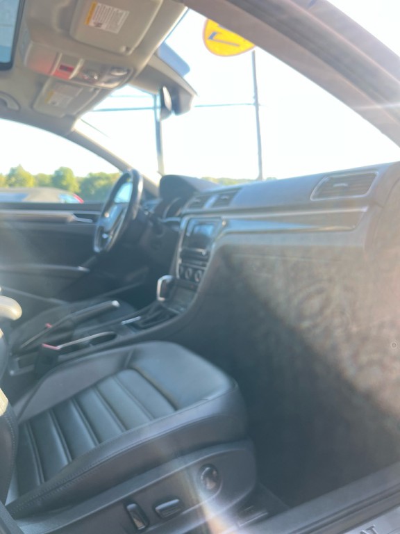 2017 Volkswagen Passat Image 13