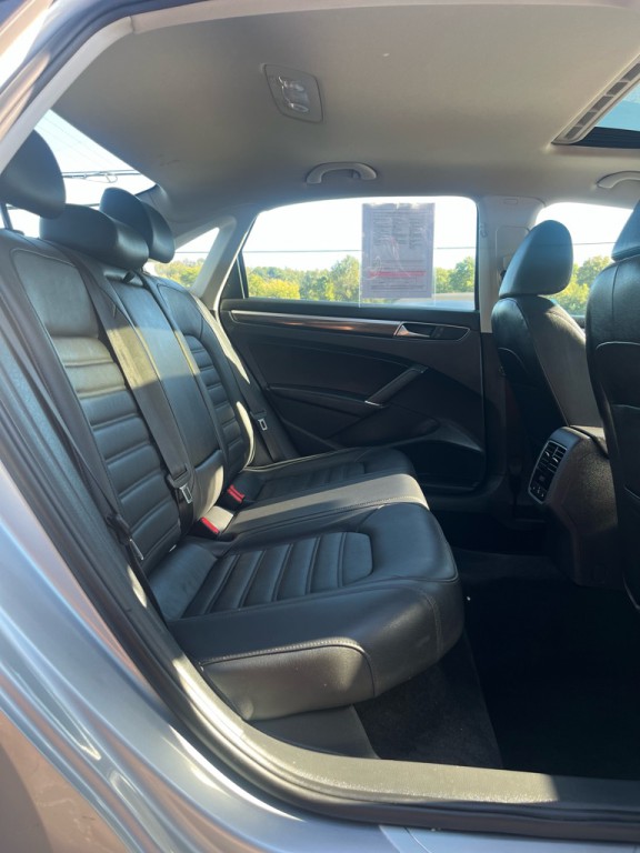 2017 Volkswagen Passat Image 14