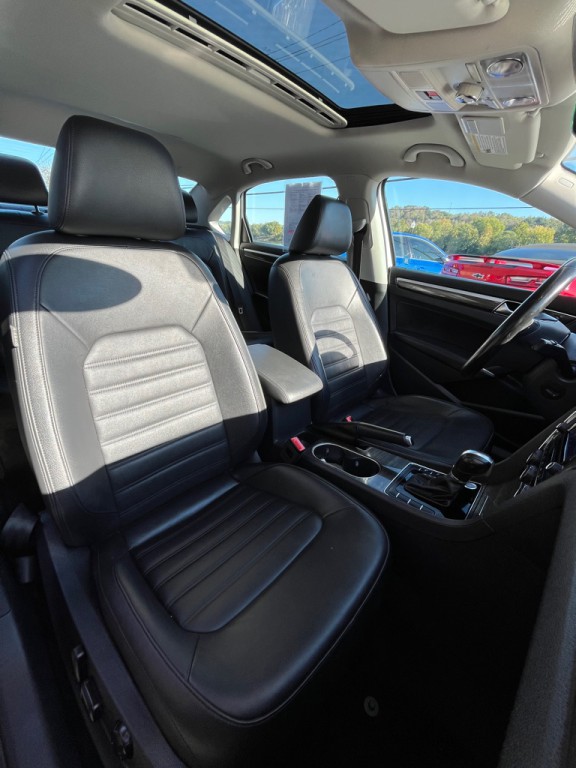 2017 Volkswagen Passat Image 15