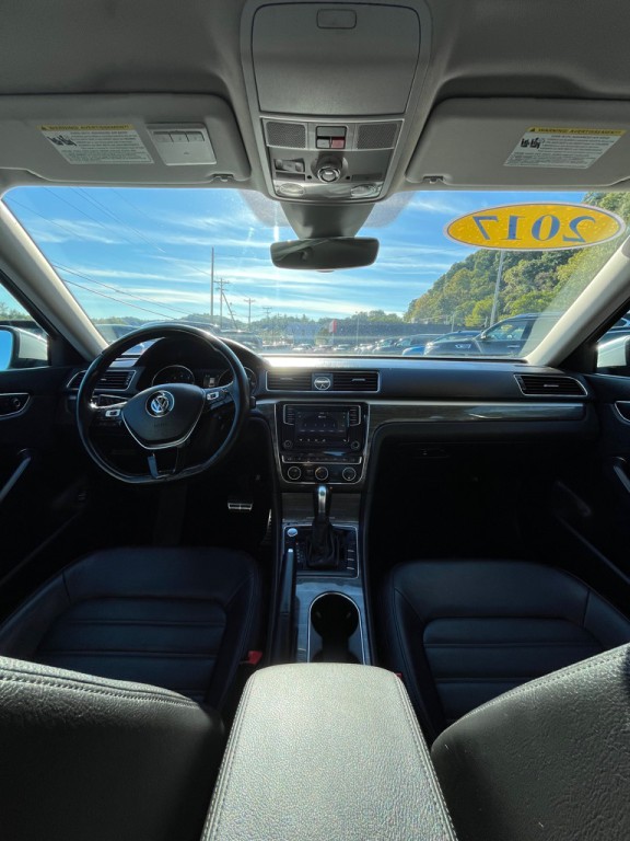 2017 Volkswagen Passat Image 17