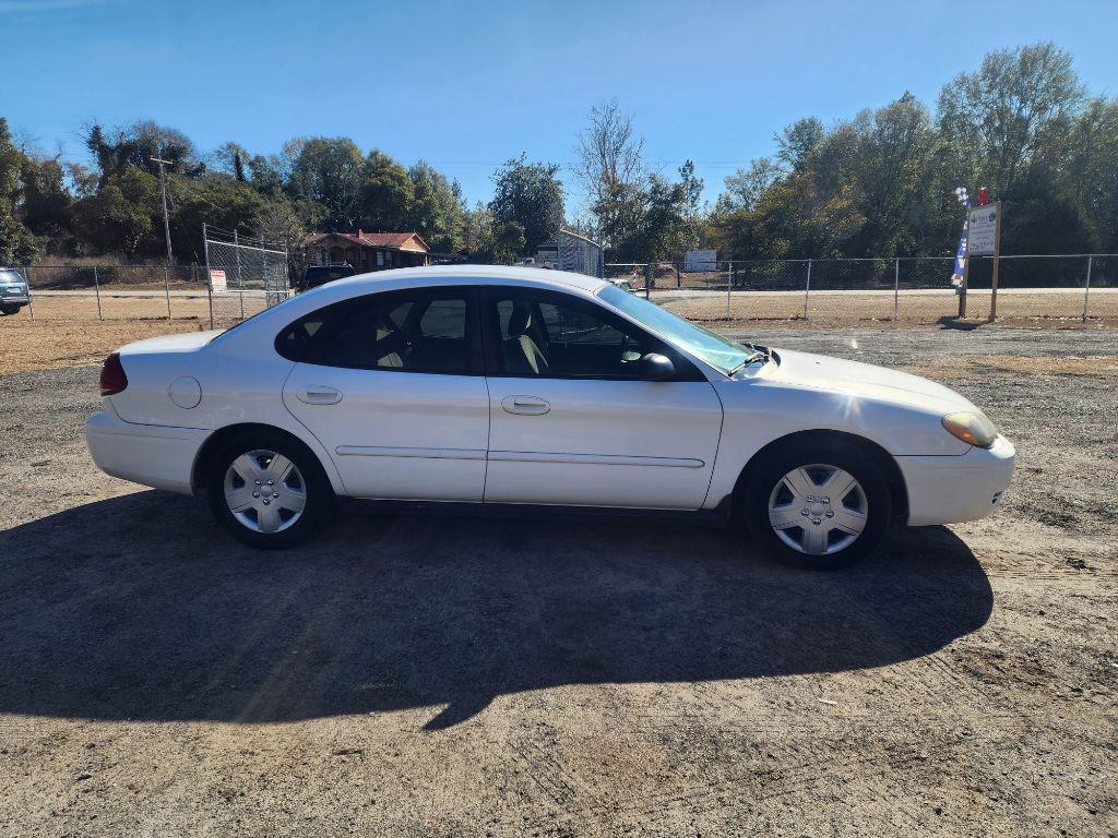 2005 Ford Taurus Image 2