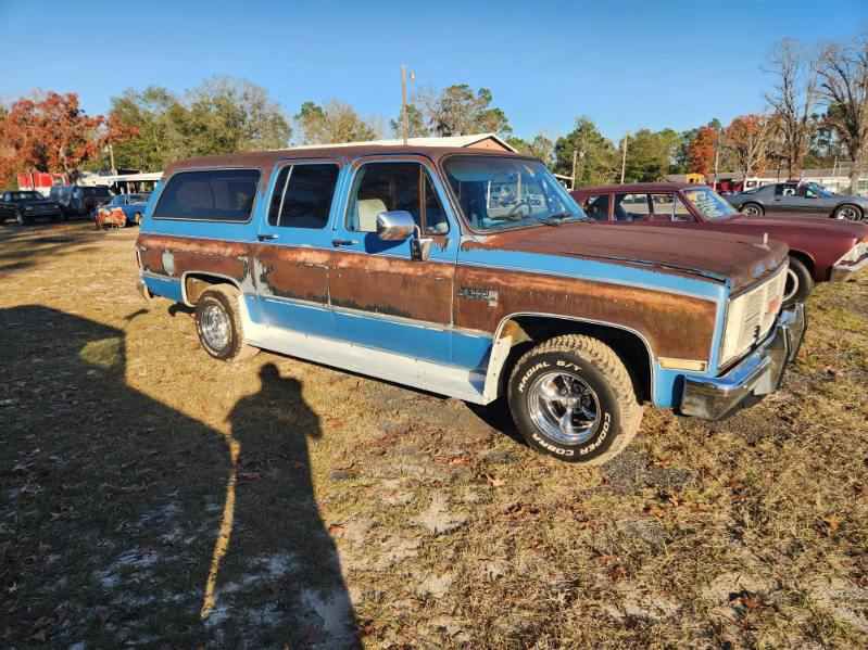 1985 Chevrolet Suburban Image 2