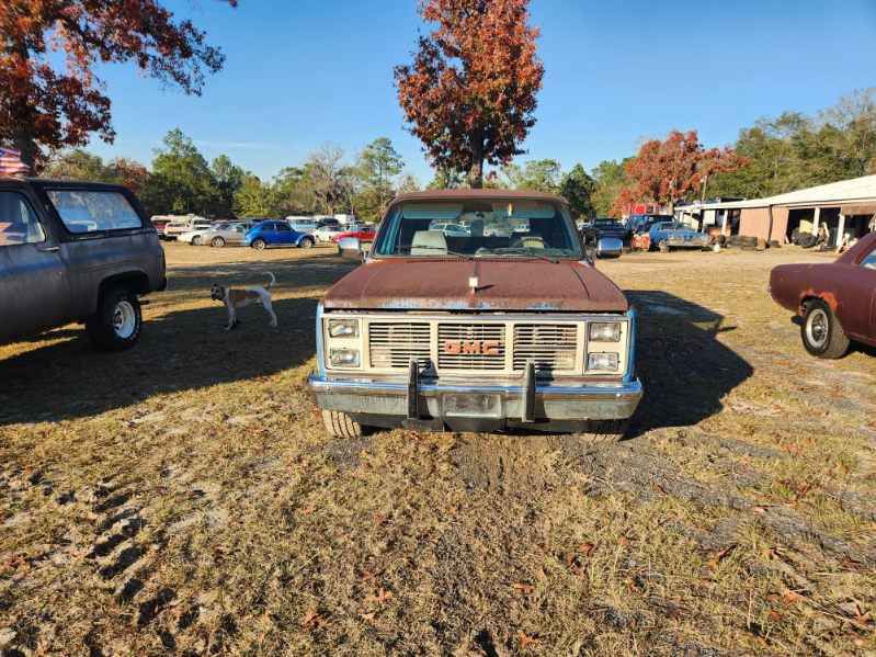 1985 Chevrolet Suburban Image 3
