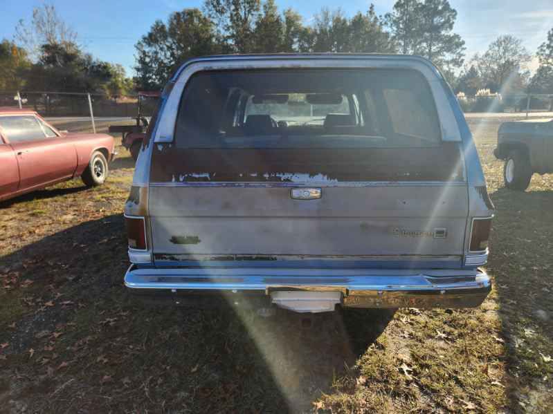 1985 Chevrolet Suburban Image 4