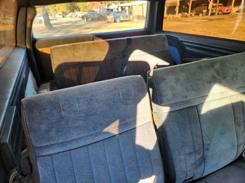 1985 Chevrolet Suburban Image 7