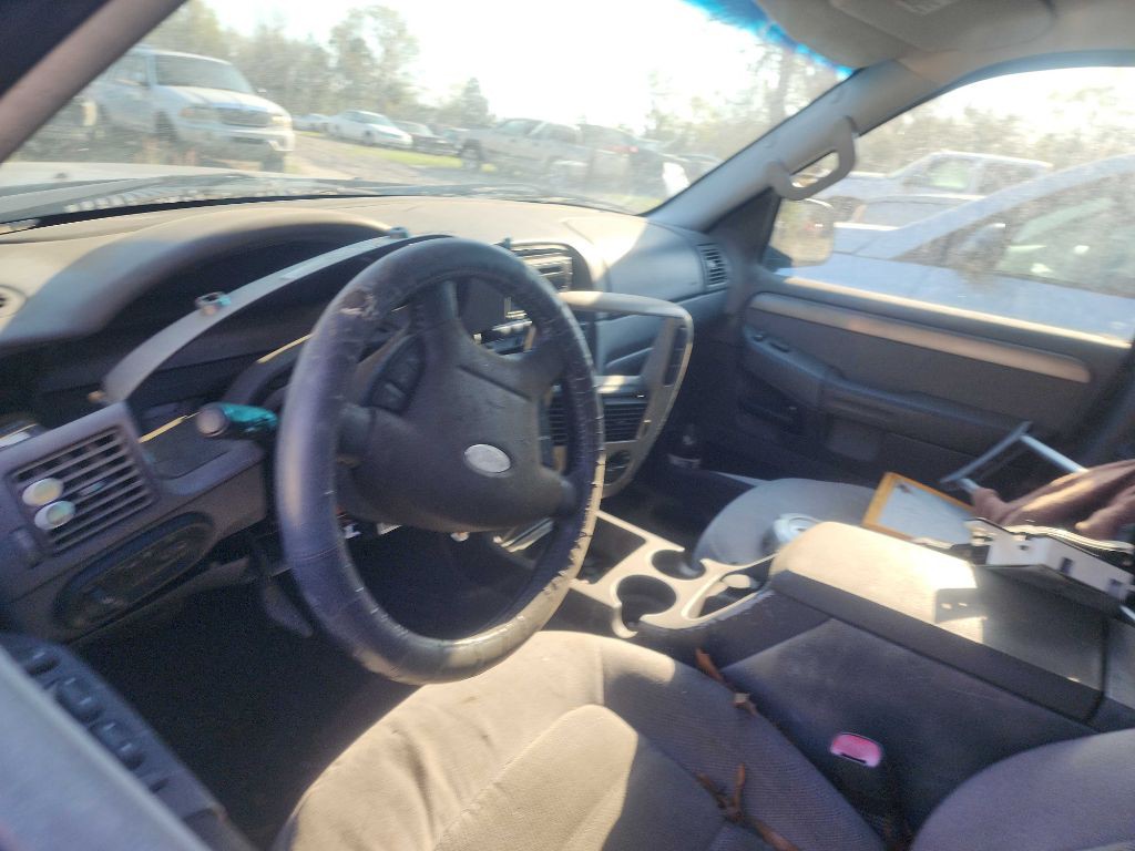 2004 Ford Explorer Image 3