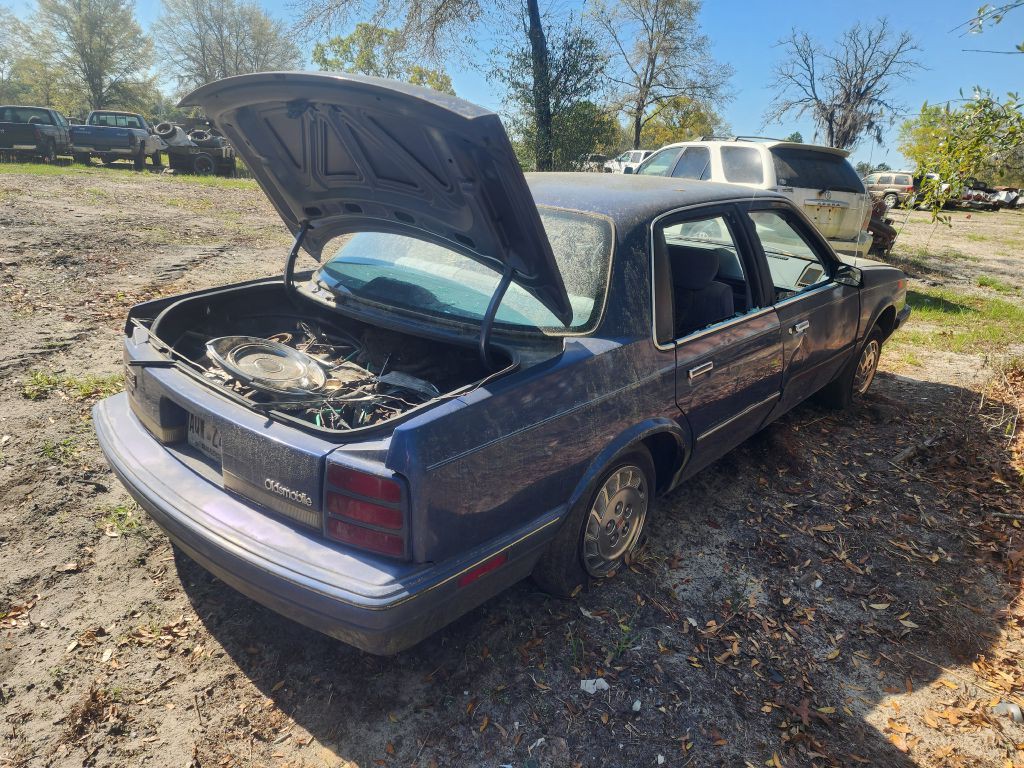 1994 Oldsmobile Cutlass Ciera Image 2