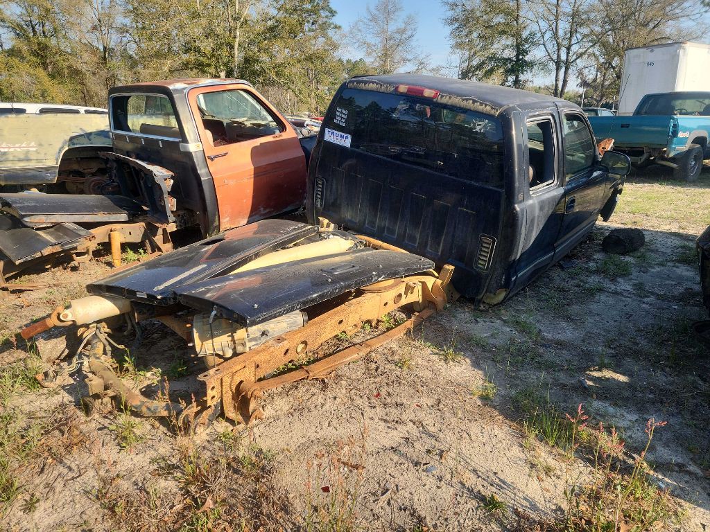 2000 Chevrolet Silverado 1500 Image 2