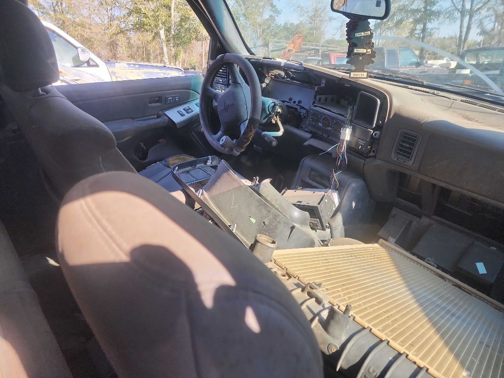 2000 Chevrolet Silverado 1500 Image 3