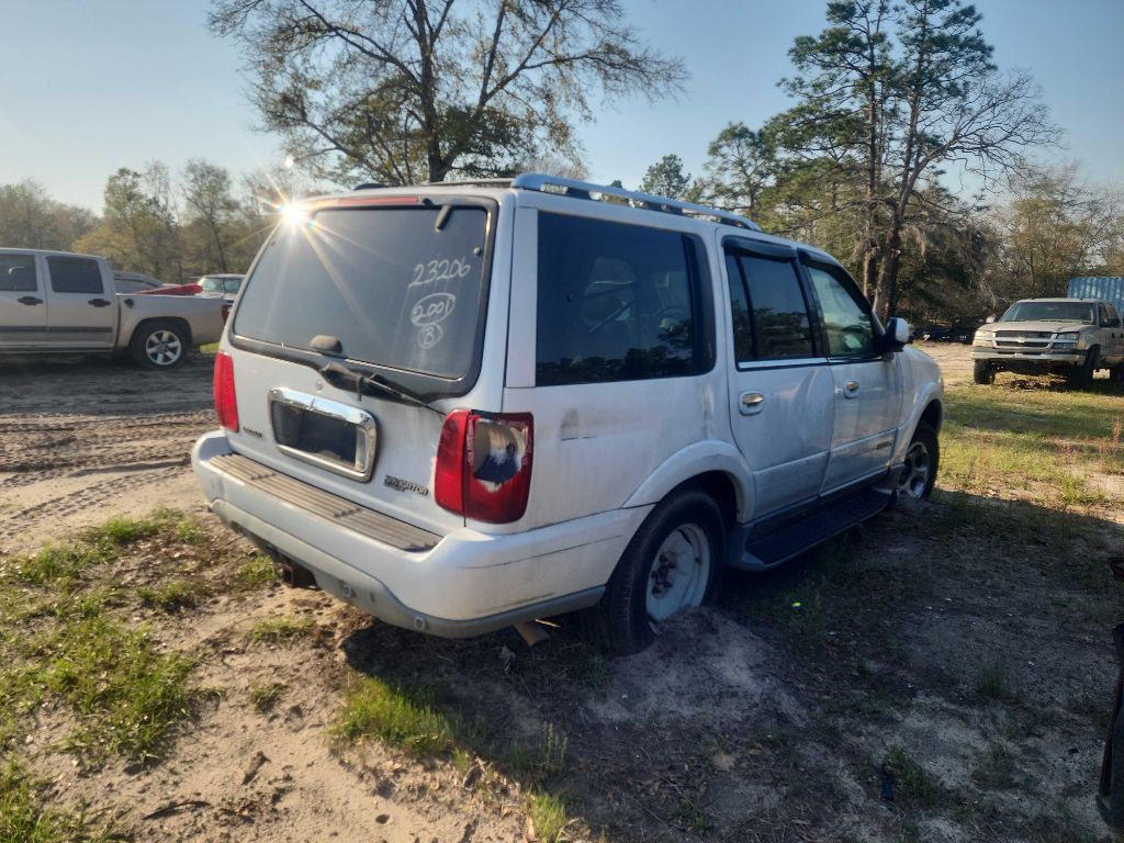 2001 Lincoln Navigator Image 2