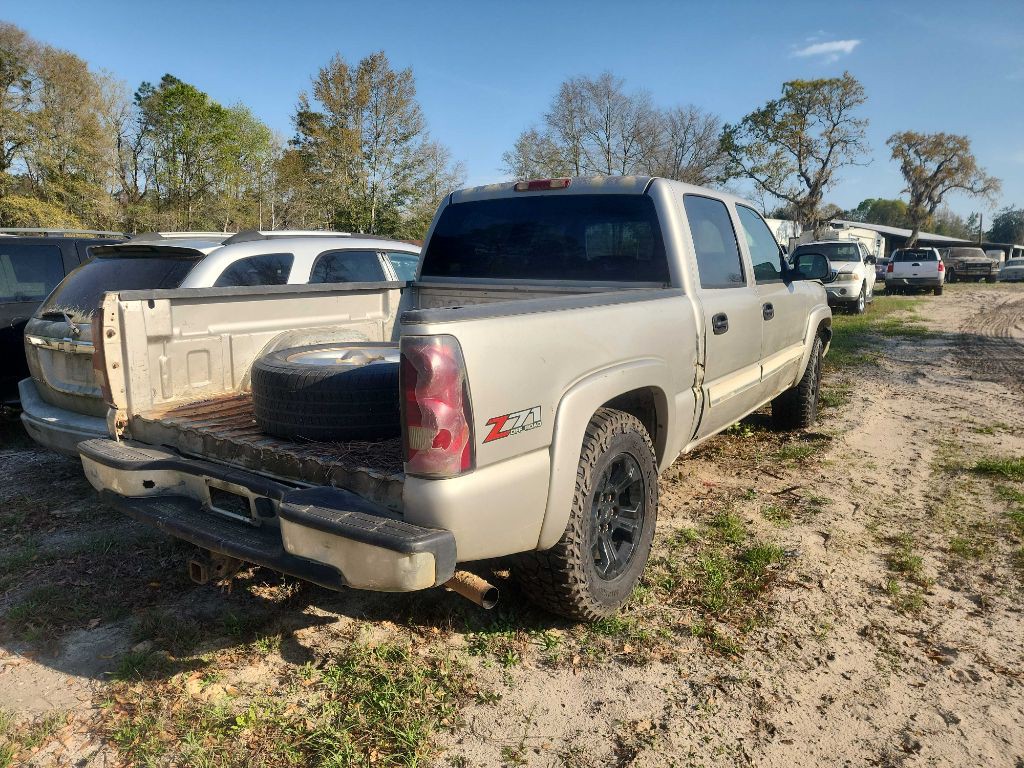 2004 Chevrolet Silverado 1500 Image 2