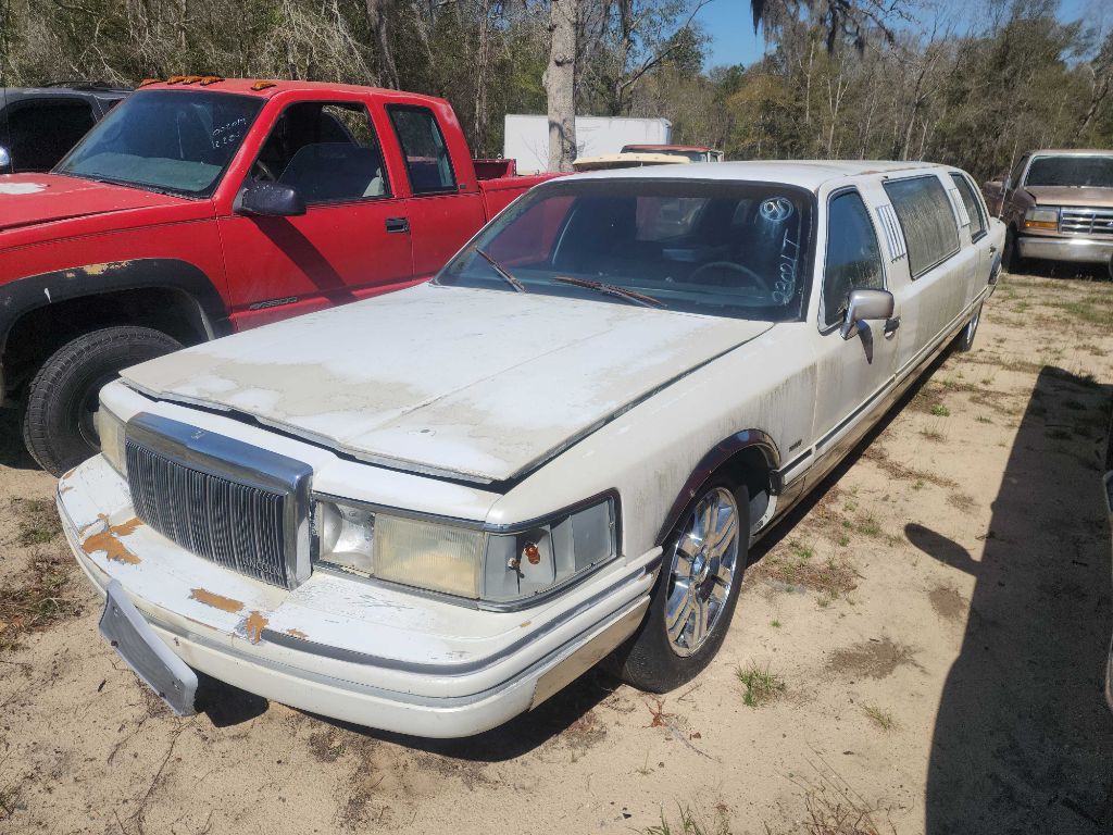 1991 Lincoln Town Car Image 1