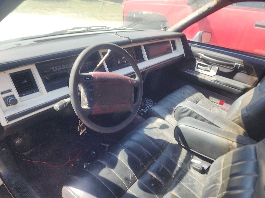 1991 Lincoln Town Car Image 3