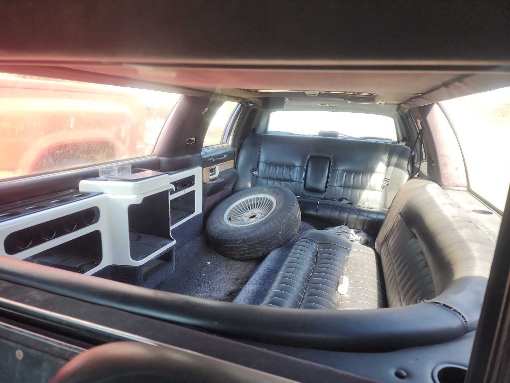 1991 Lincoln Town Car Image 4