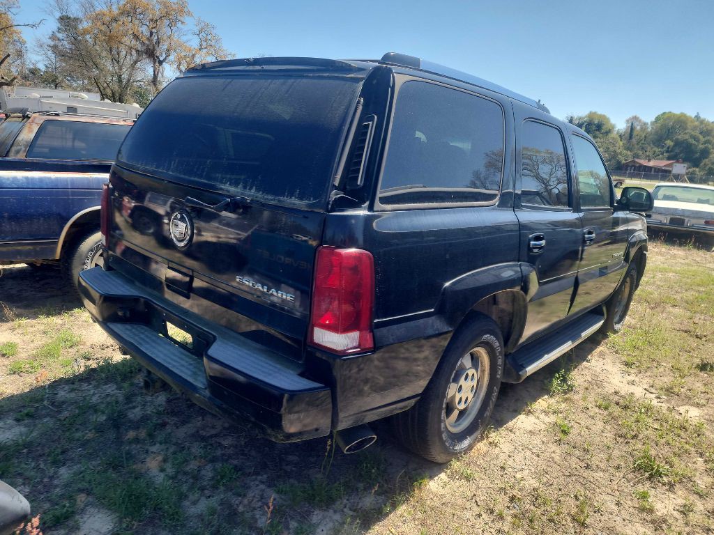 2002 Cadillac Escalade Image 2