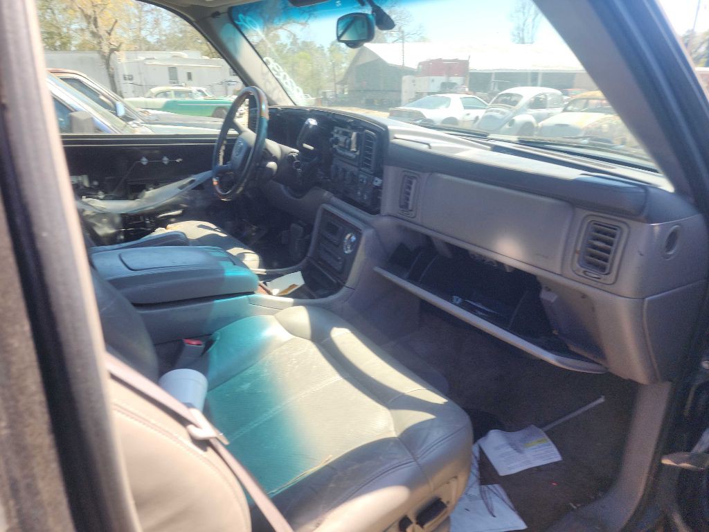 2002 Cadillac Escalade Image 4