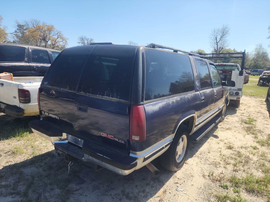 1997 GMC Suburban Image 2