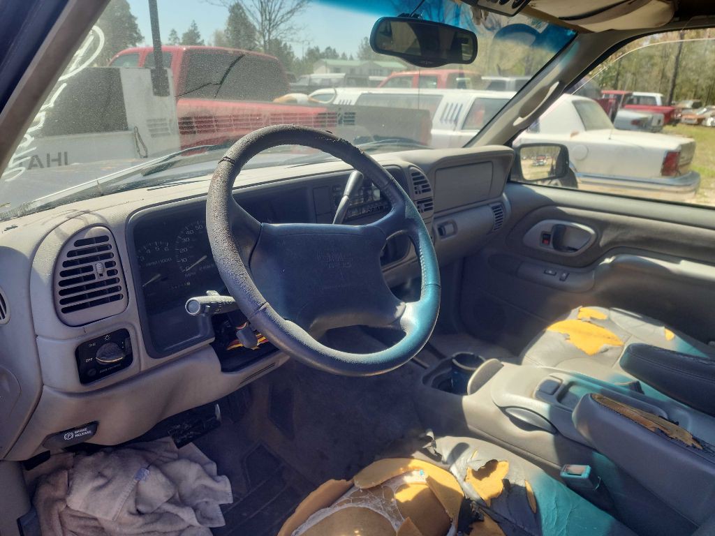 1997 GMC Suburban Image 3