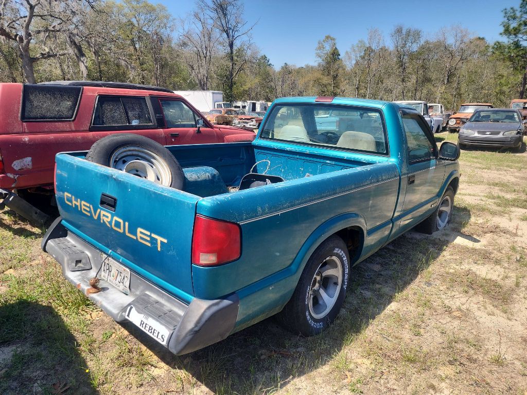 1994 Chevrolet S10 Image 2