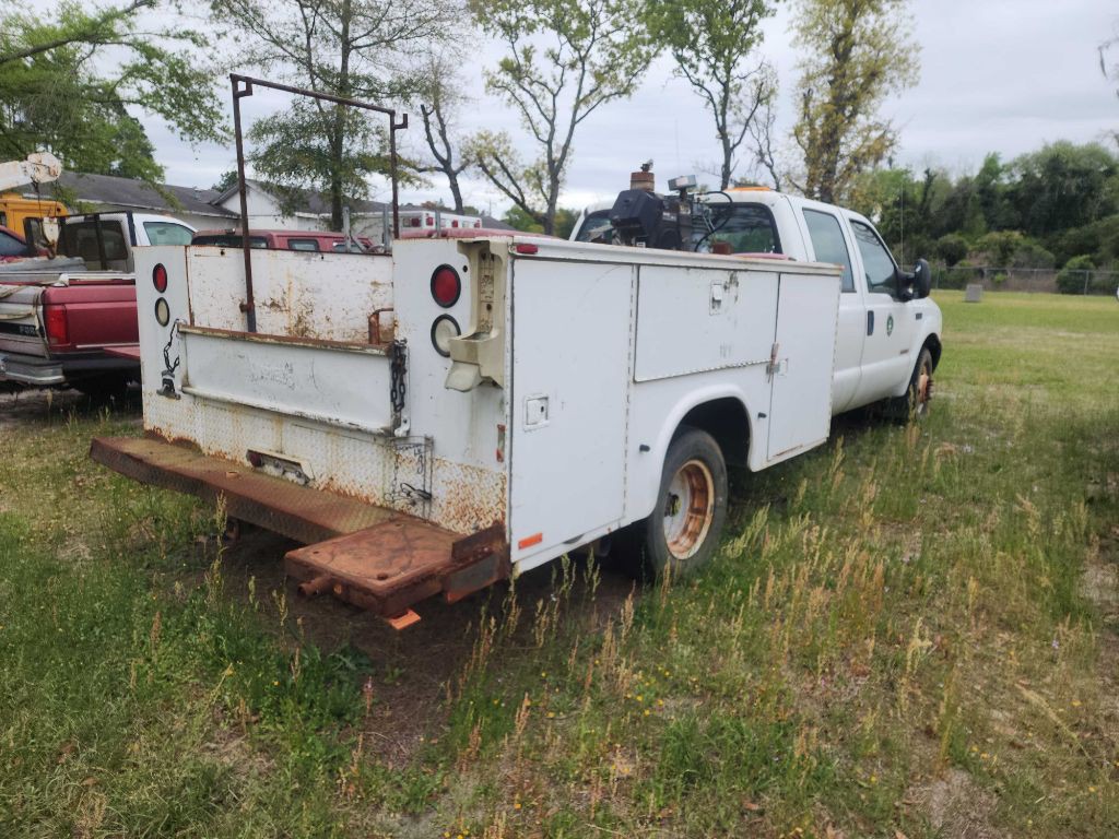 2004 Ford F-350 Image 2