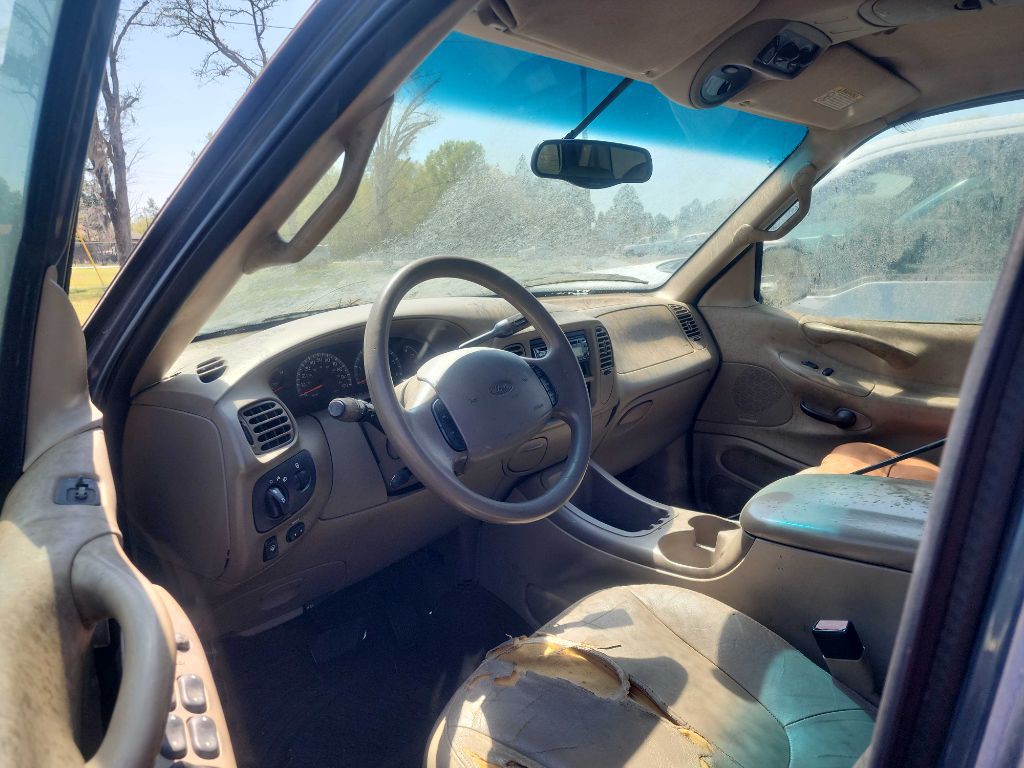 2001 Ford Expedition Image 3