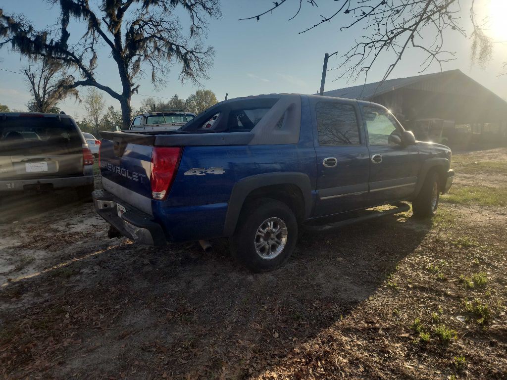2004 Chevrolet Avalanche Image 2