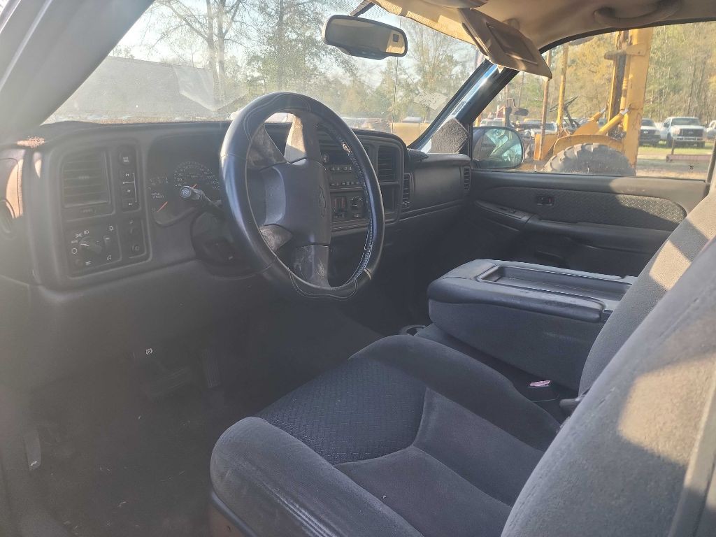 2004 Chevrolet Avalanche Image 3