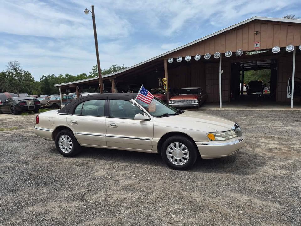 2000 Lincoln Continental Image 2