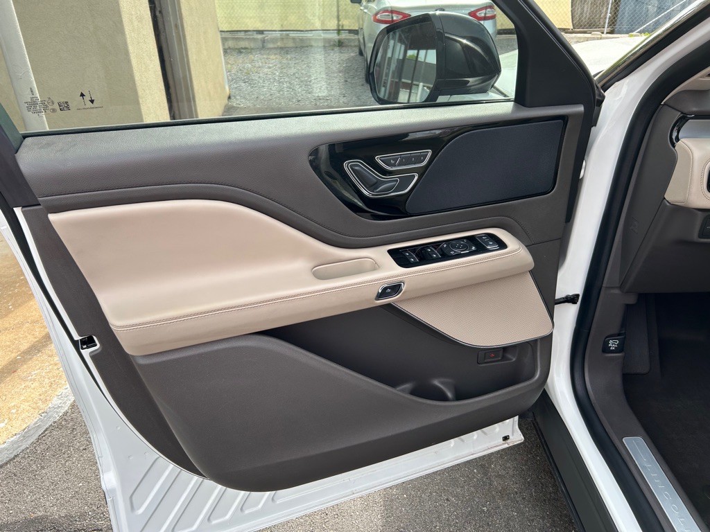 2020 Lincoln Aviator Image 13