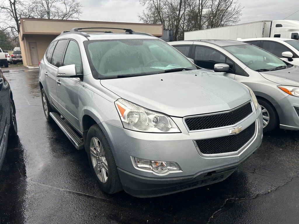 2011 Chevrolet Traverse Image 2