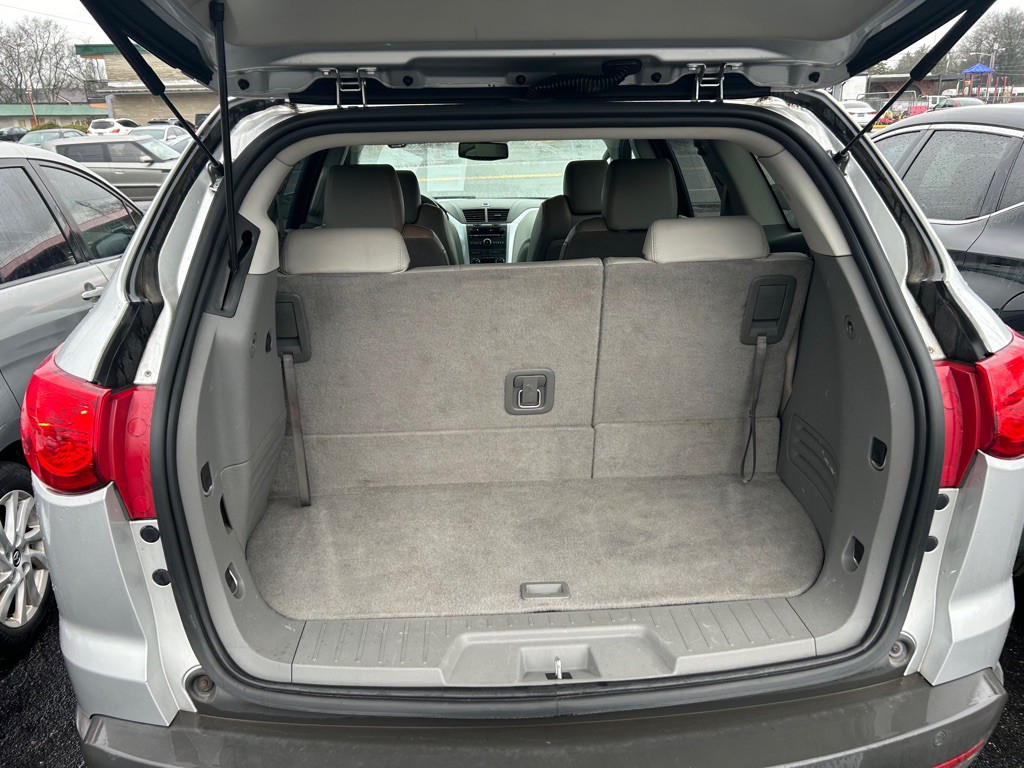 2011 Chevrolet Traverse Image 5