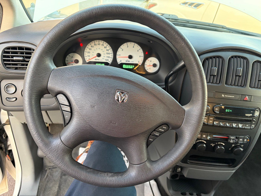 2005 Dodge Grand Caravan Image 5