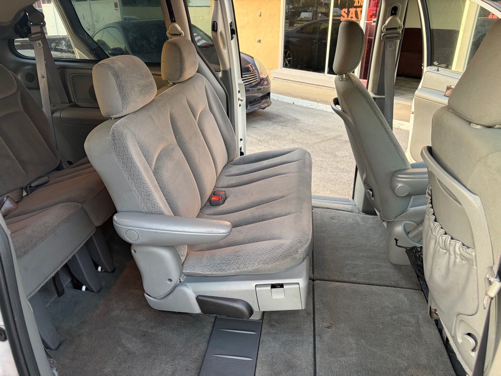 2005 Dodge Grand Caravan Image 8