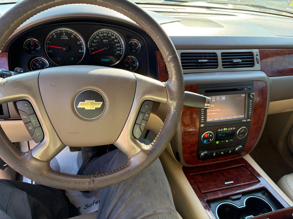 2013 Chevrolet Suburban Image 6
