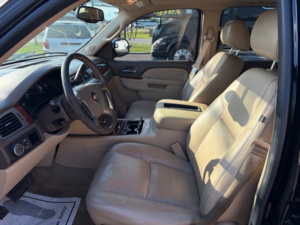 2013 Chevrolet Suburban Image 7