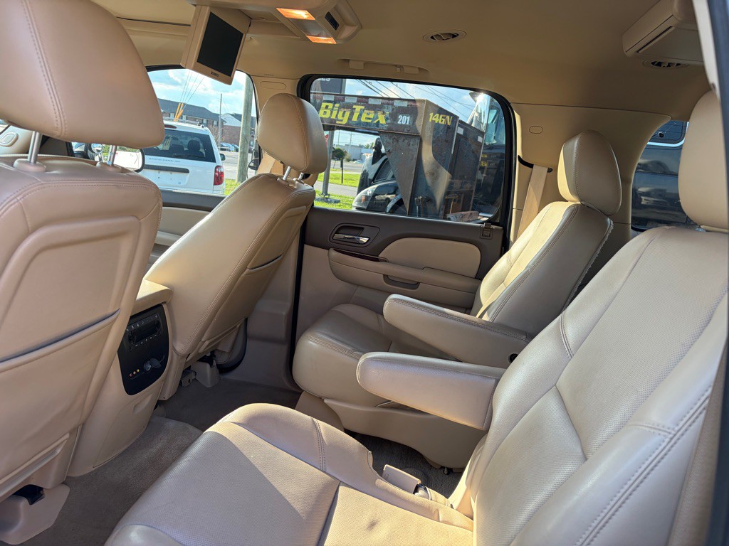 2013 Chevrolet Suburban Image 9