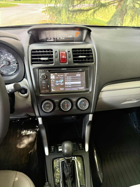 2015 Subaru Forester Image 9