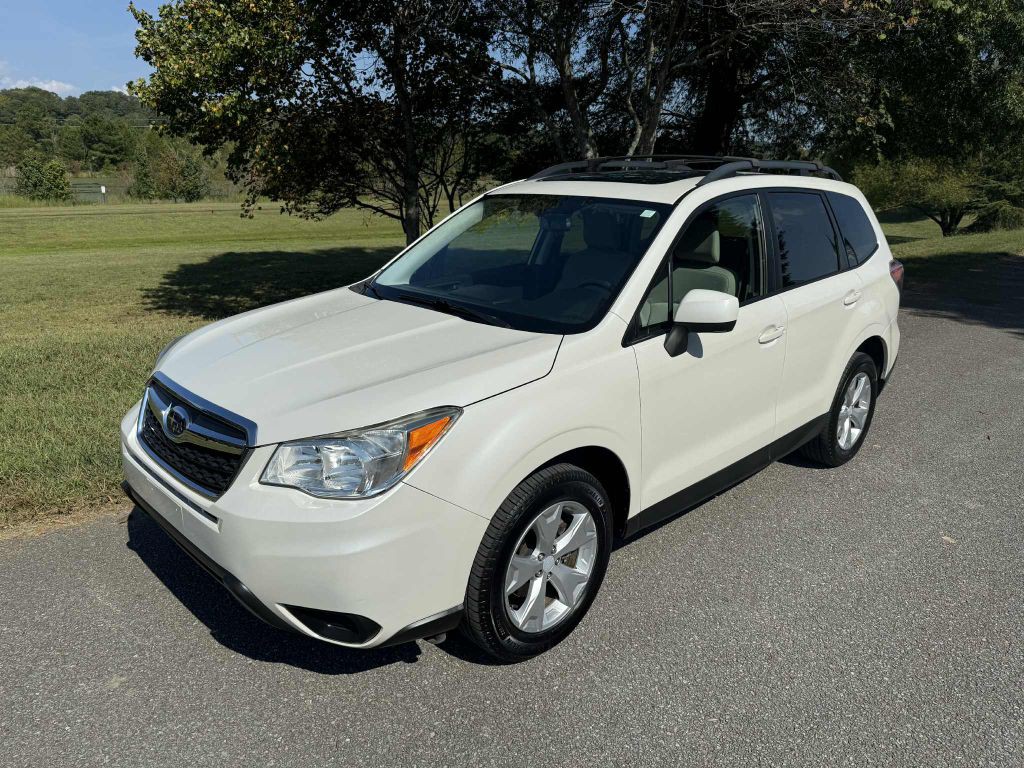 2015 Subaru Forester Image 1