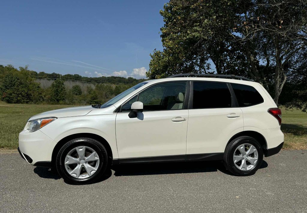 2015 Subaru Forester Image 2