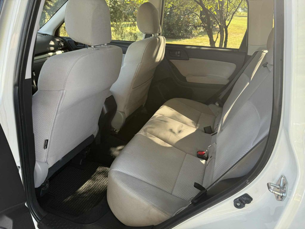 2015 Subaru Forester Image 17