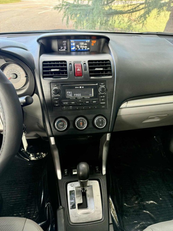 2014 Subaru Forester Image 10