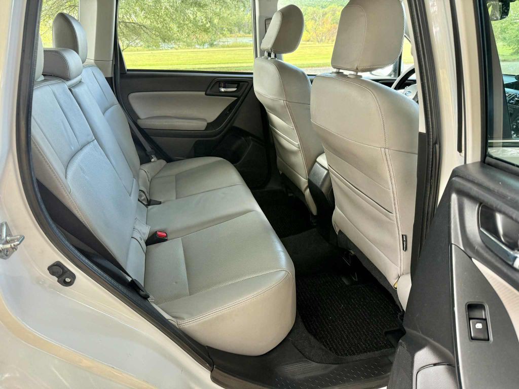 2014 Subaru Forester Image 12