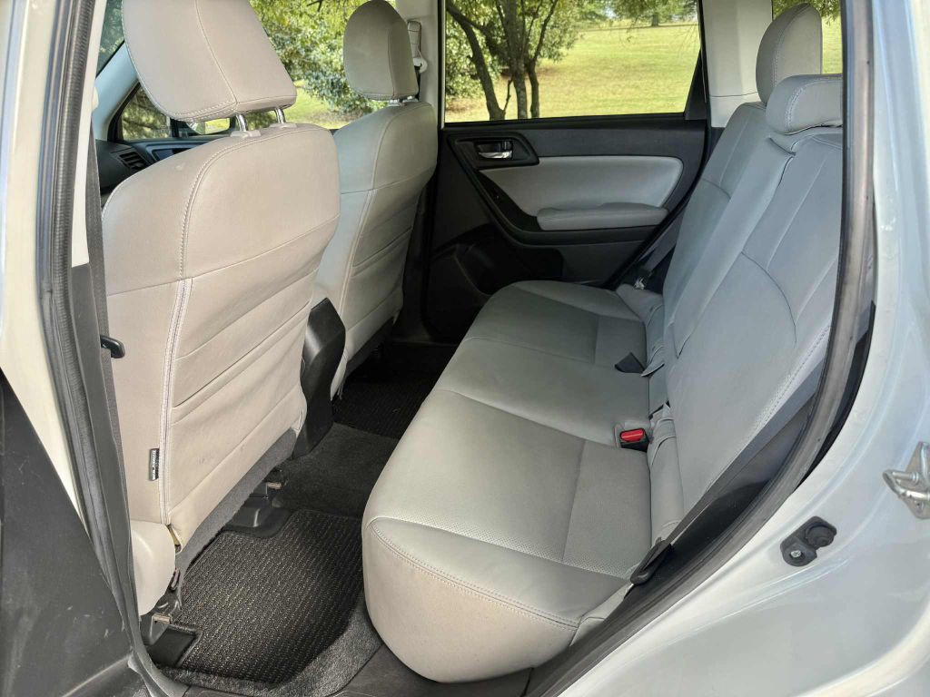 2014 Subaru Forester Image 14