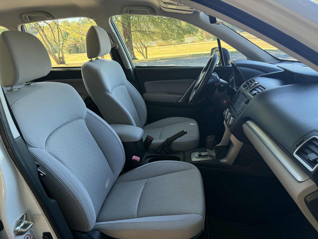 2017 Subaru Forester Image 12