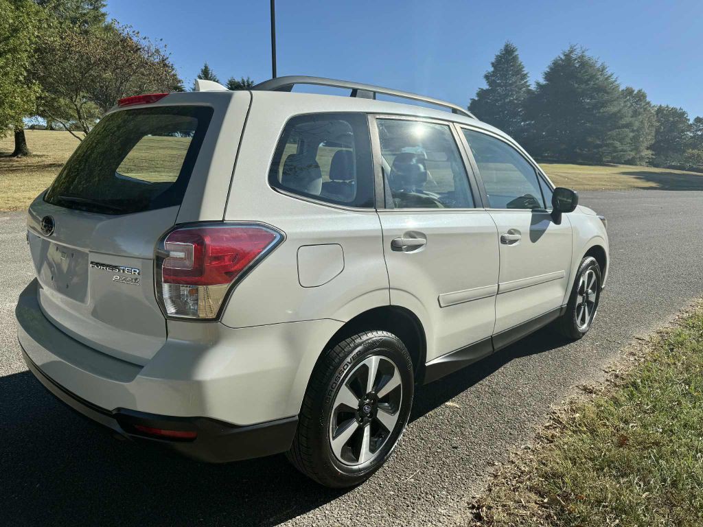 2017 Subaru Forester Image 16