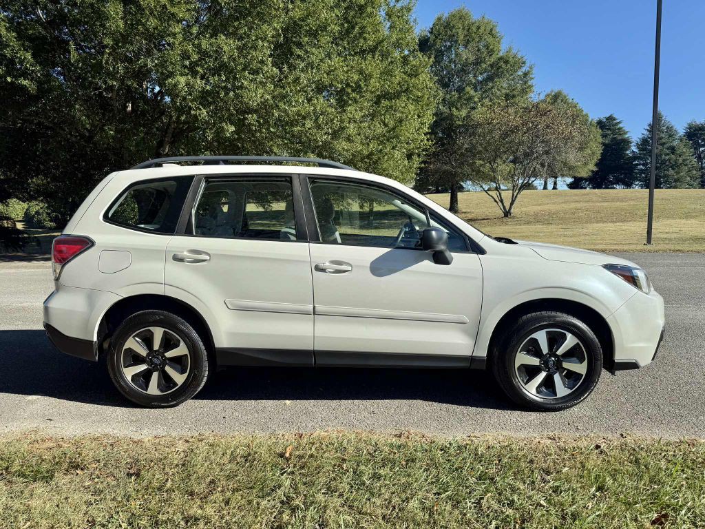2017 Subaru Forester Image 17