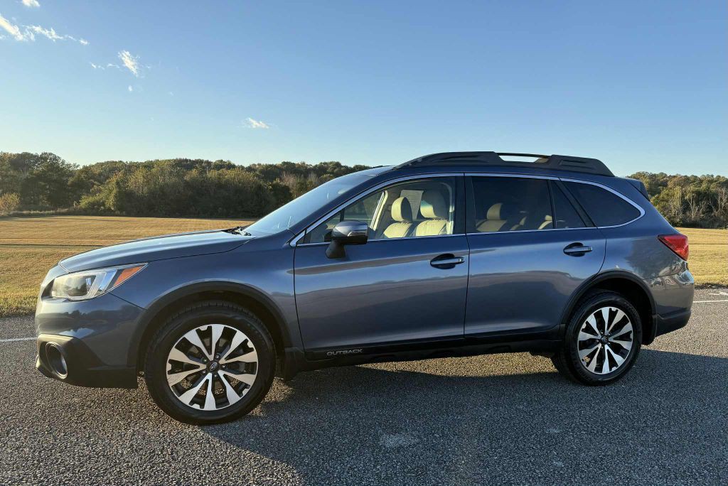 2016 Subaru Outback Image 2